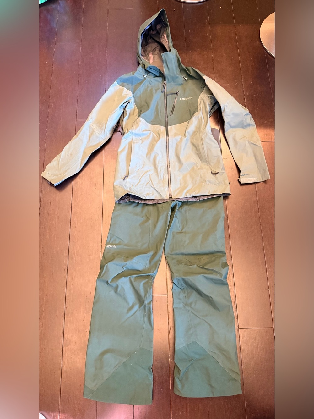 Patagonia Women's SnowDrifter Jacket and Bibs set